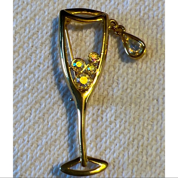 Lianna, Inc. marked ©LIA Champagne Glass Brooch with Rhinestone Bubbles - Picture 4 of 9
